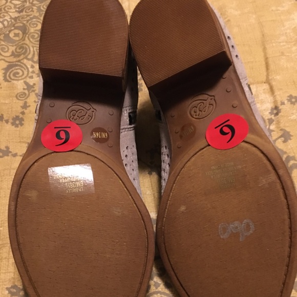 Cute beige ankle boots - NWT! - Picture 3 of 5